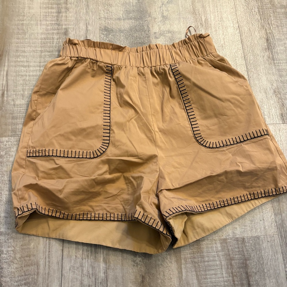 Style By GG Tan Shorts Small